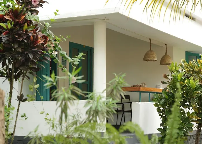 Cliff & Coral Hostel Varkala